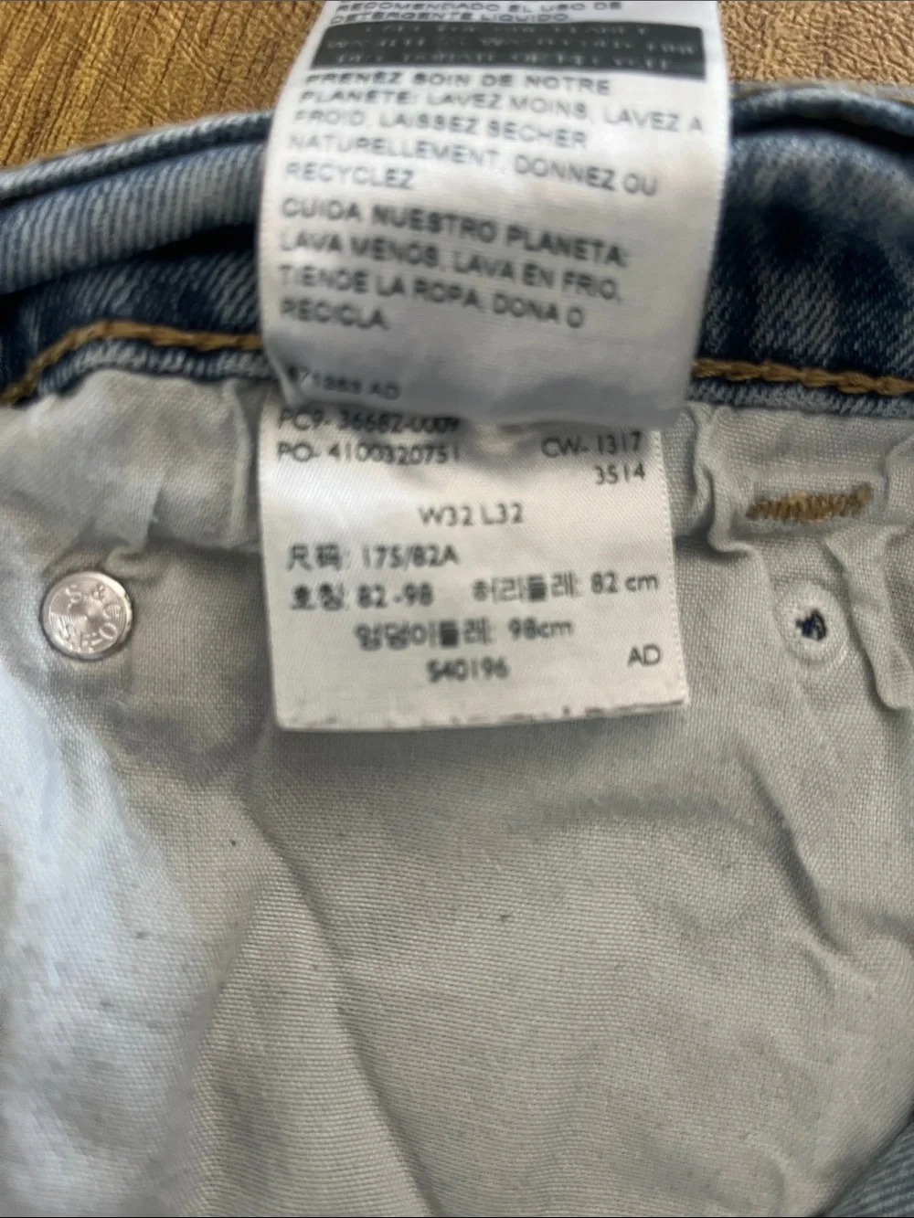 Men’s Levi's Denizen 208 Light Blue Wash  Jeans, Regular Taper Fit, 5 Pocket
